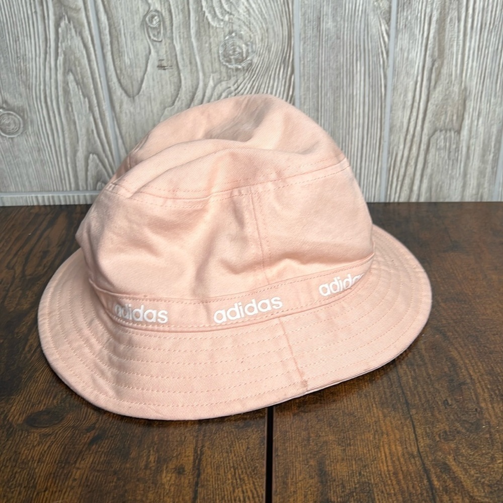 Adidas ESSENTIALS BUCKET HAT Pink